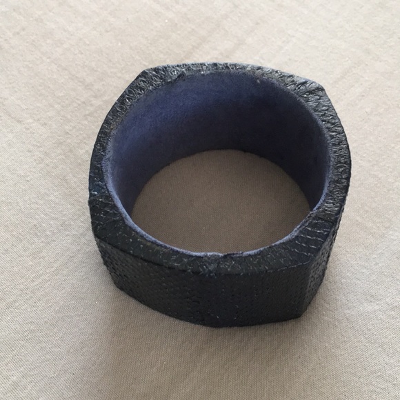 2 bracelets - Picture 6 of 6